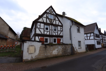 Kernsanierungsbedürftige Hofreite in idyllischer Lage von Florstadt OT, 61197 Florstadt, Einfamilienhaus