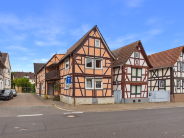 Historischer Charme trifft modernen Wohnkomfort – Fachwerkhaus zum Verlieben in Florstadt Stammheim, 61197 Florstadt, Einfamilienhaus