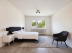 OG 2. Schlafzimmer_1 - Schlafzimmer, Modern - (KI generiert) - Ein Zuhause für deine Familie – Freistehendes Einfamilienhaus mit Garten in Ranstadt-OT