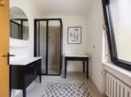 EG Gästebad - Badezimmer, Modern - (KI generiert) - Ein Zuhause für deine Familie – Freistehendes Einfamilienhaus mit Garten in Ranstadt-OT