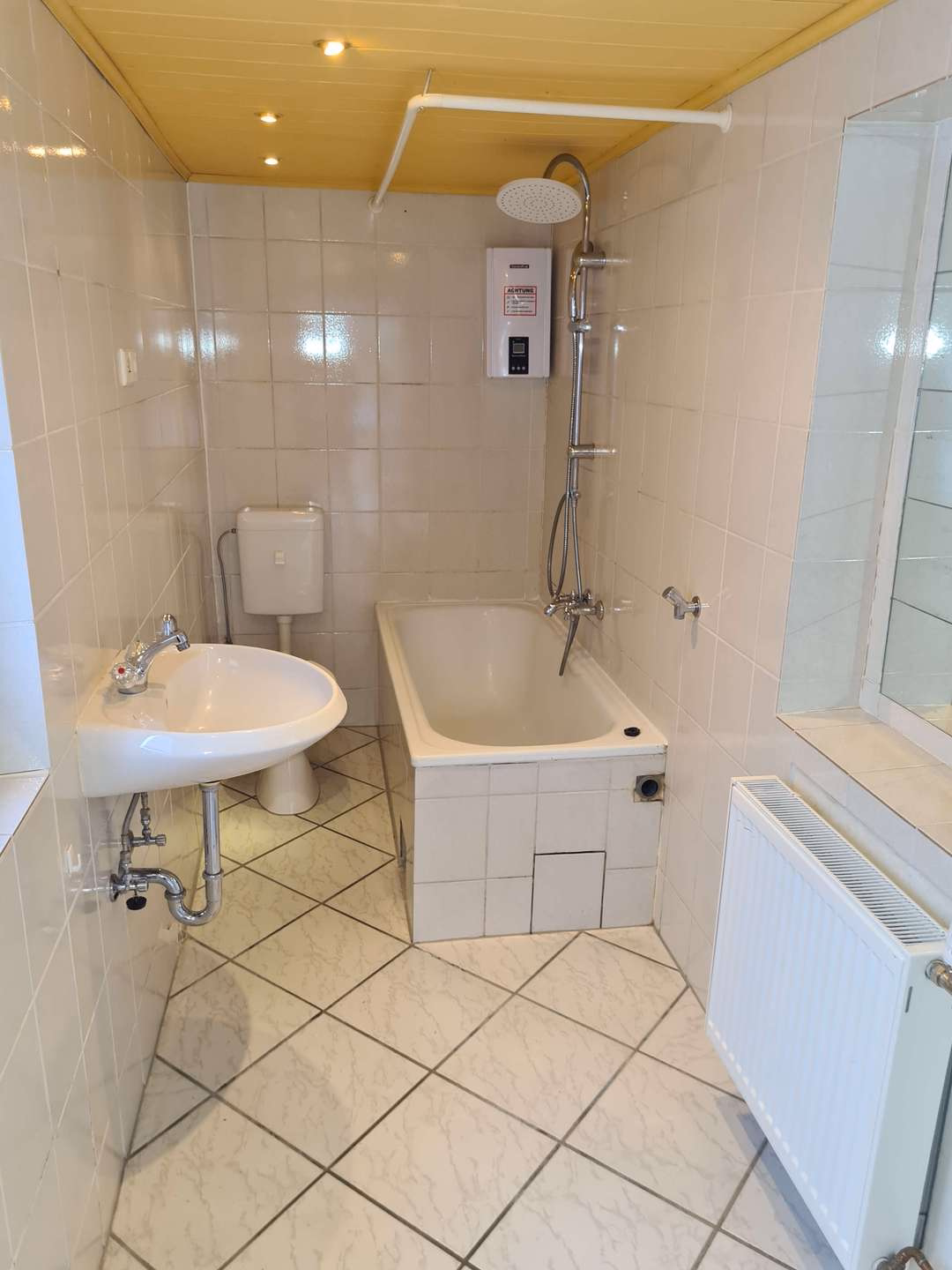 Vorderhaus EG Badezimmer