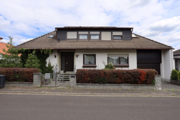 Großes Zweifamilienhaus mit Wellnessbereich und Garten in Altenstadt, 63674 Altenstadt, Mehrfamilienhaus