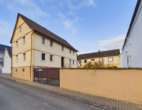 Außenansicht Straße - – Zwei Häuser – Zwei Grundstücke – Wunderbares Wohnensemble in Florstadt-Stammheim