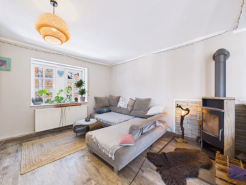 Historisches Wohnen: 3-Zimmer-Wohnung mit Balkon in einzigartigem Ensemble in Hammersbach-OT, 63546 Hammersbach, Wohnung