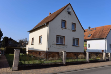 Charmantes Sanierungsobjekt mit traumhaftem Grundstück in Nieder-Florstadt, 61197 Florstadt, Einfamilienhaus
