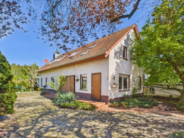 Charme trifft Charakter: Stilvoll umgebaute Scheune mit großem Garten in Bruchköbel, 63486 Bruchköbel, Einfamilienhaus