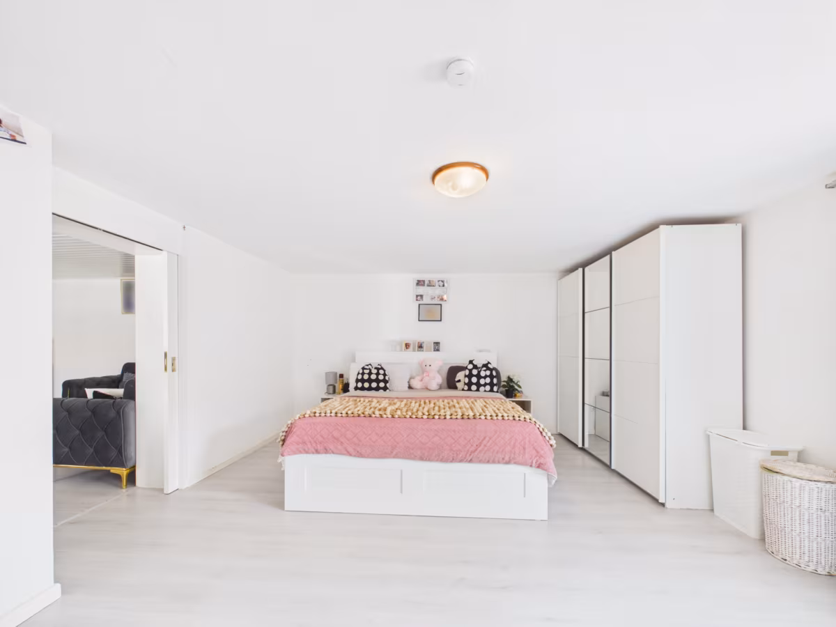 Schlafzimmer_24_EG_FI-978