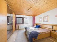 Schlafzimmer 1_ EG
