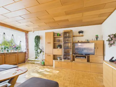 Hier steckt Zukunft drin! 4-Zimmer-Wohnung mit Balkon, Garage und riesigem Potenzial in Karben – OT, 61184 Karben, Erdgeschosswohnung